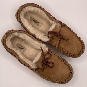 UGG Cream Sheepskin Lined Footwear Size 9 Women’s